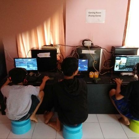 Gandrung City Hostel バニュワンギ エクステリア 写真