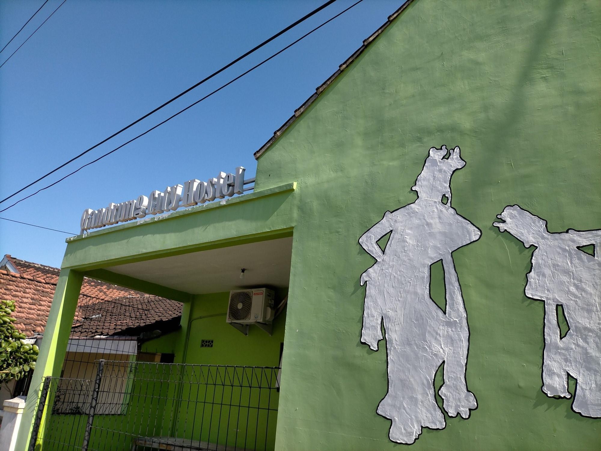 Gandrung City Hostel バニュワンギ エクステリア 写真