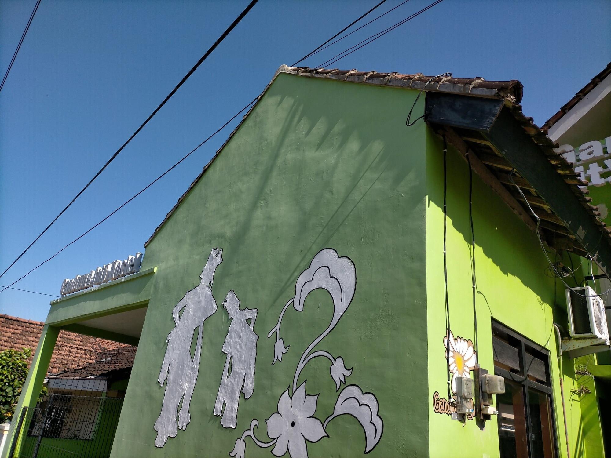 Gandrung City Hostel バニュワンギ エクステリア 写真
