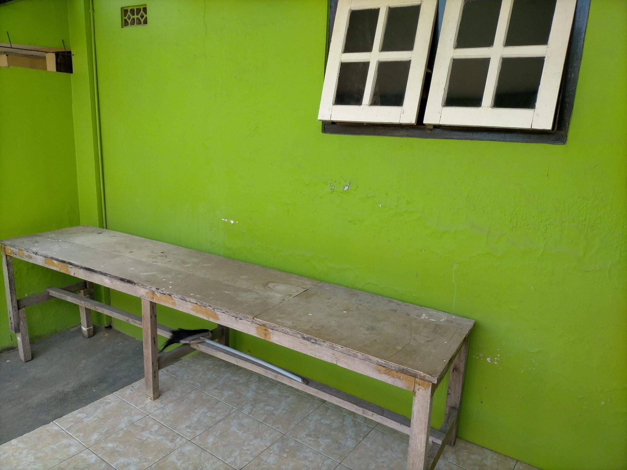 Gandrung City Hostel バニュワンギ エクステリア 写真