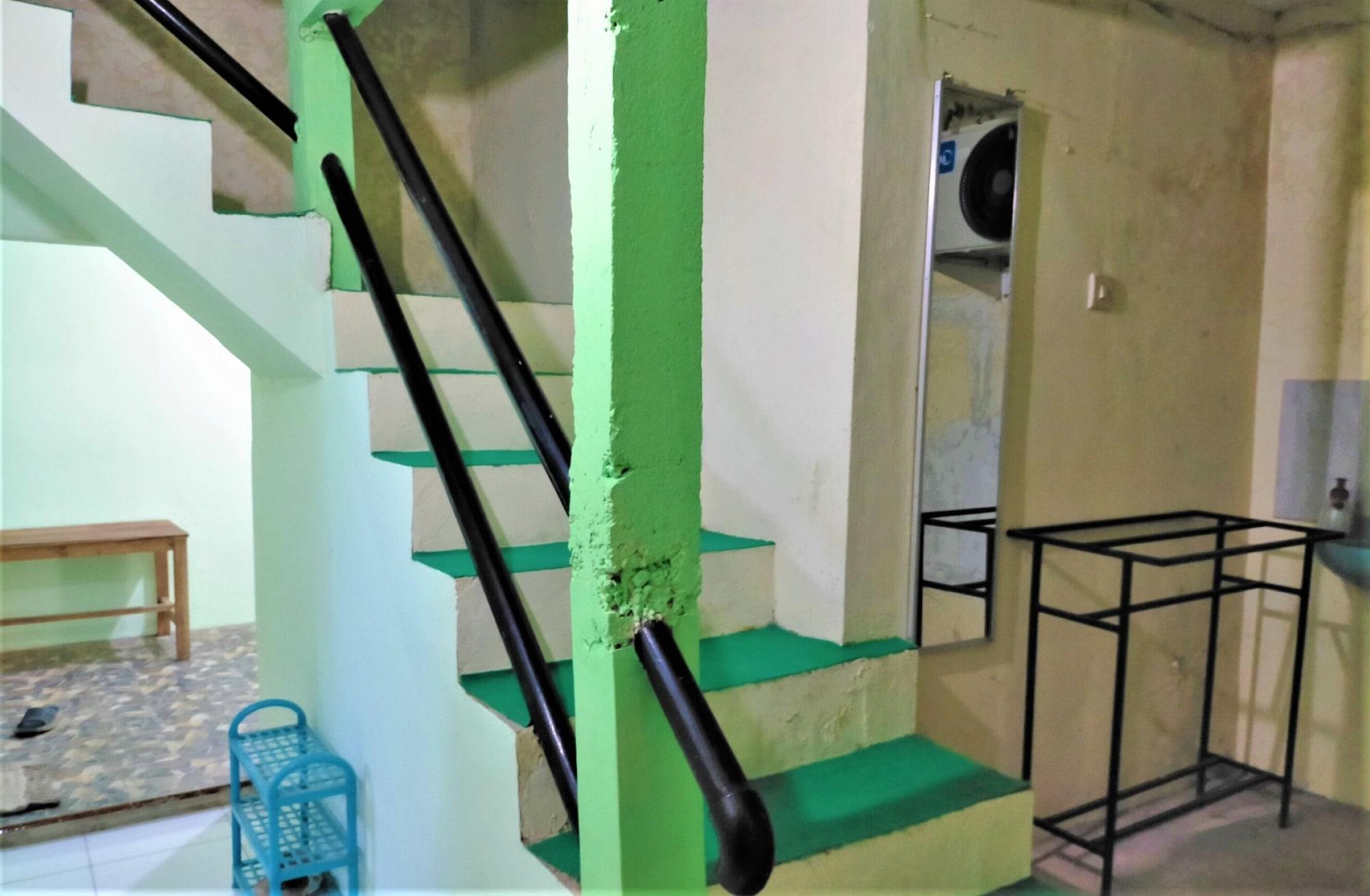 Gandrung City Hostel バニュワンギ エクステリア 写真