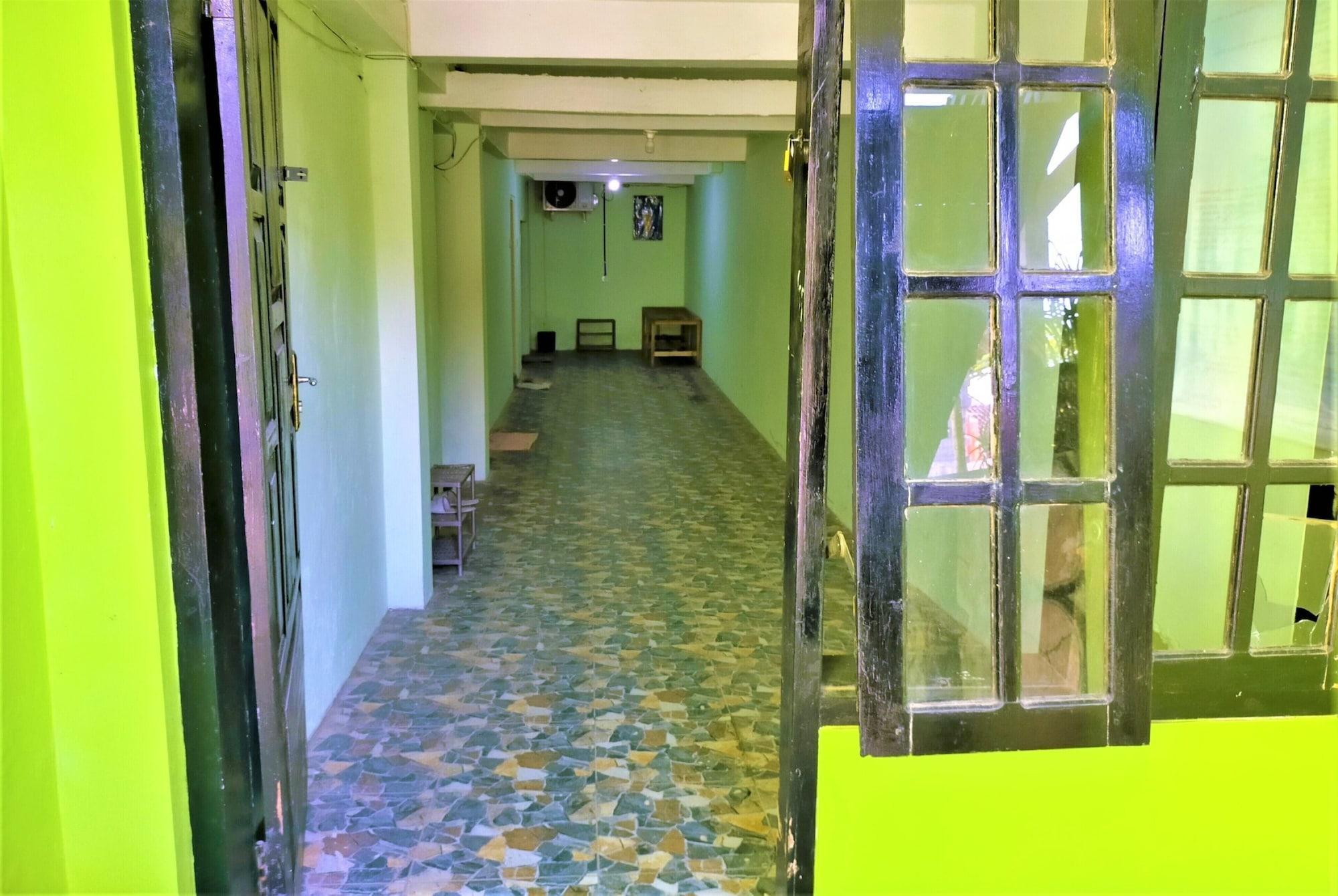 Gandrung City Hostel バニュワンギ エクステリア 写真